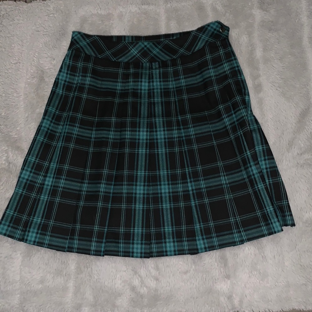 Short plaid/pleated mini skirt